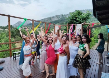 ENCUENTRO-FESTIVAO-2019-POSE-EN-TERRAZA ENCUENTRO-FESTIVAO-2019-POSE-EN-TERRAZA